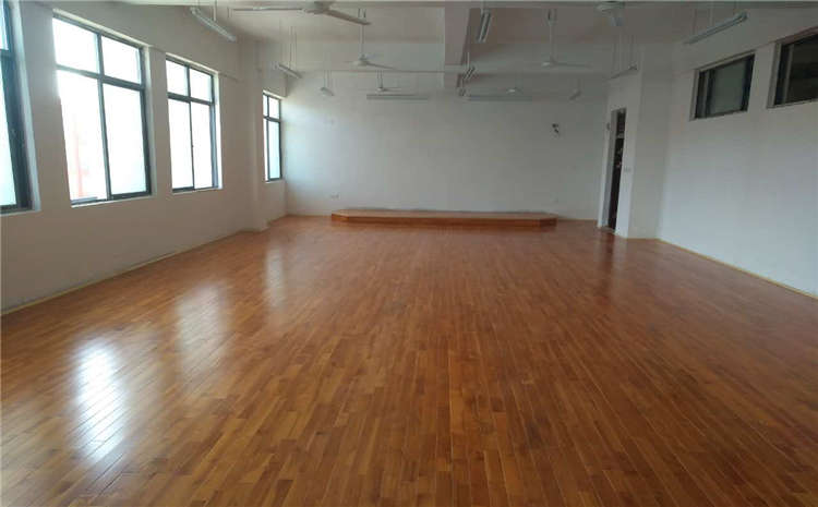 硬木企口籃球運(yùn)動地板一般多少錢?