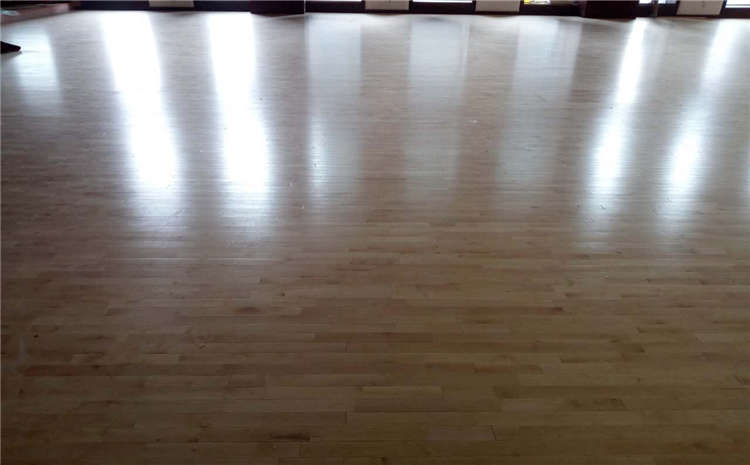 22厚羽毛球館木地板一般多少錢(qián)?