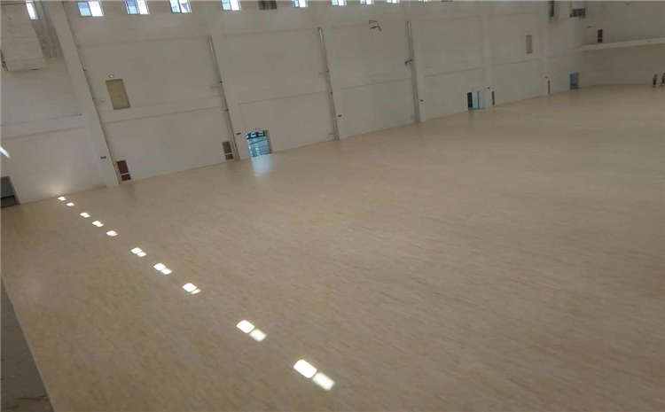 實木運(yùn)動地板單層龍骨結(jié)構(gòu)系統(tǒng)合算嗎?