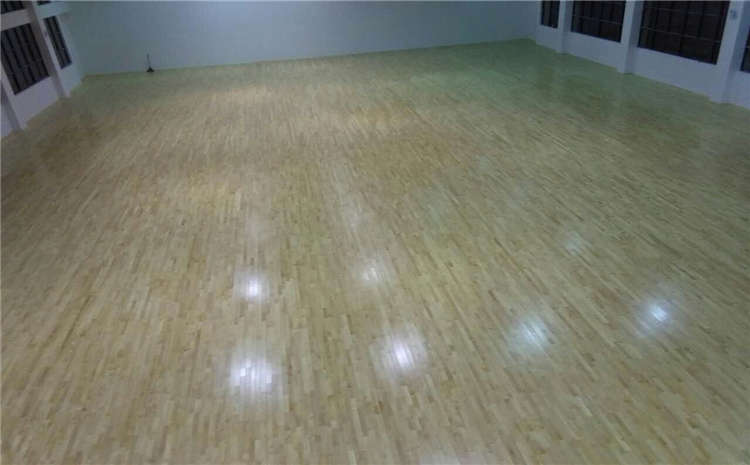 俄勒岡松籃球場地木地板怎么維修?